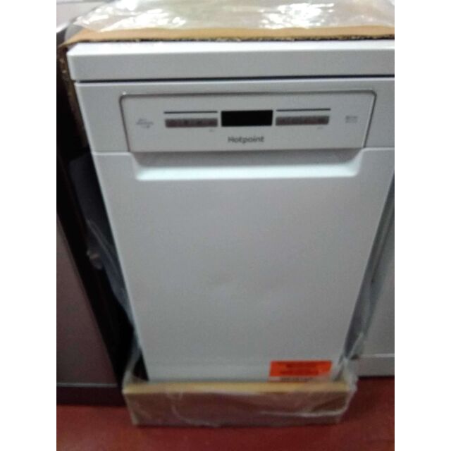 Hotpoint HSFO3T223W/R Freestanding Slimline Dishwasher