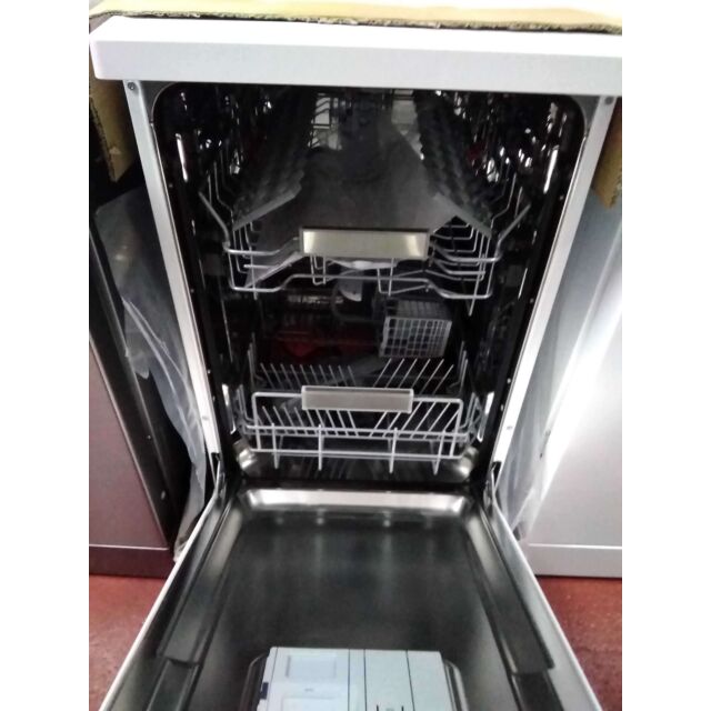 Hotpoint HSFO3T223W/R Freestanding Slimline Dishwasher