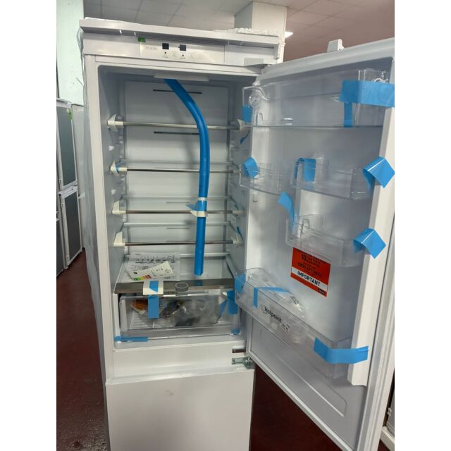 Hotpoint HTC18T514/RGRADE Integrated Fridge Freezer
