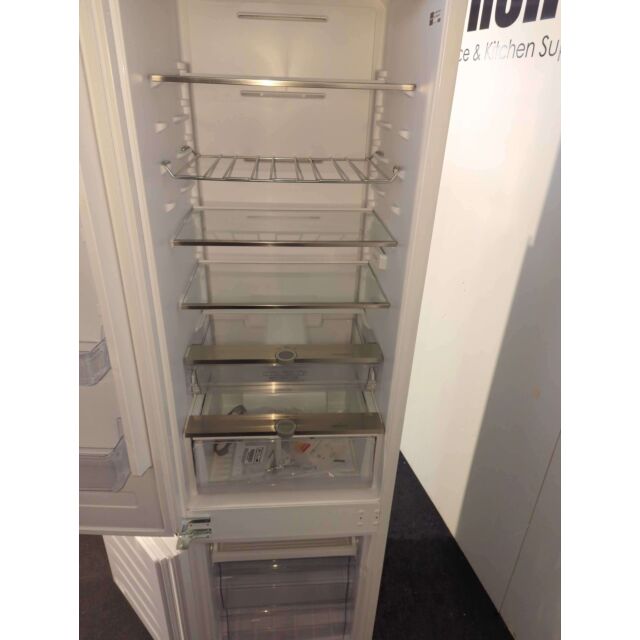 Hotpoint HTC20T321UK Frost Free Integrateded 70/30 Fridge Freezer