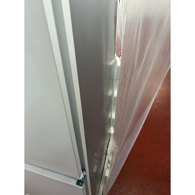 Hotpoint HTC20T322/R Integrated Frost Free Fridge Freezer