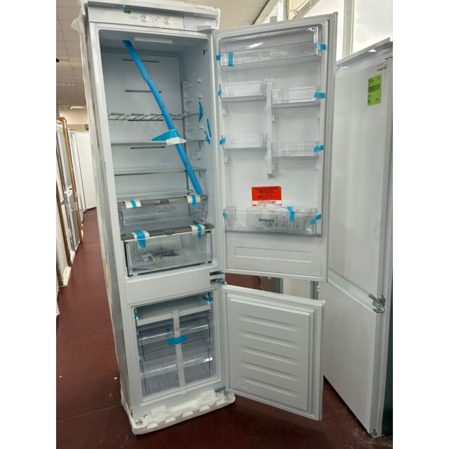 Hotpoint HTC20T322/R Integrated Frost Free Fridge Freezer