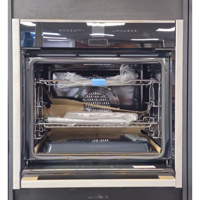 Neff B57VR22N0B Built-In Oven With Added Steam Function