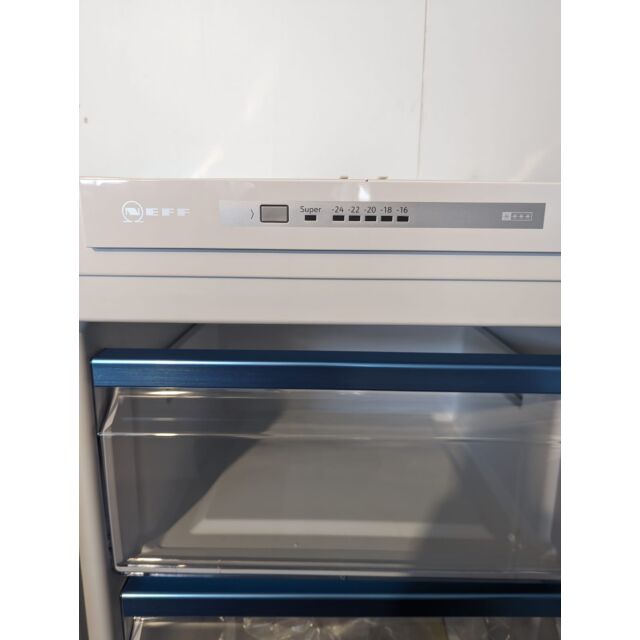 Neff GI1216DE0/MG In Column Freezer