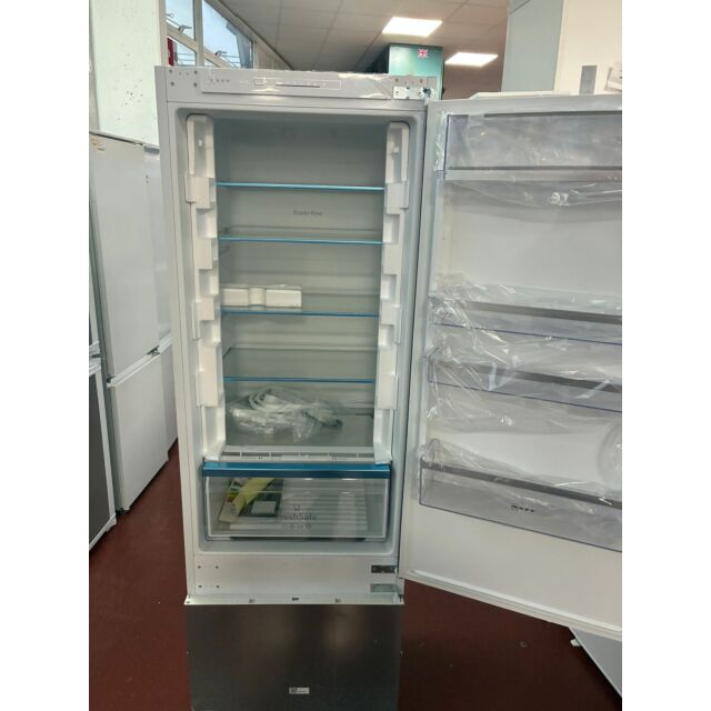 Neff KI5872SE0G//MG 70:30 Low Frost Built In Fridge Freezer - Sliding Hinge
