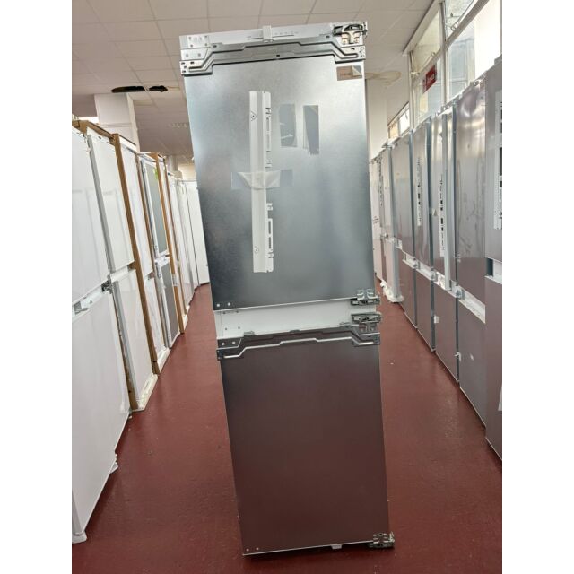 Siemens KI85NNFE0G//MG 50/50 Integrated Fridge Freezer
