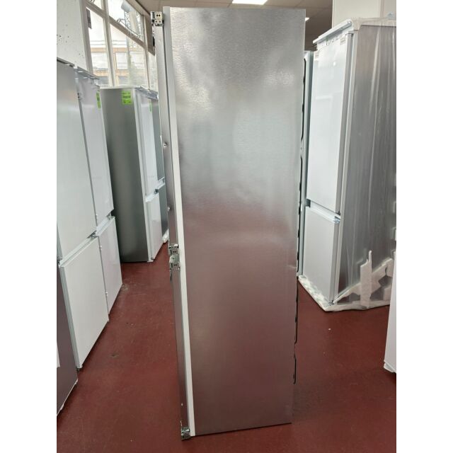 Siemens KI85NNFE0G//MG 50/50 Integrated Fridge Freezer