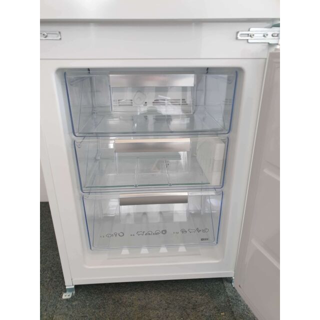 Smeg Uk UKC8173N1F 60Cm Integrated In Column Frost Free Fridge Freezer