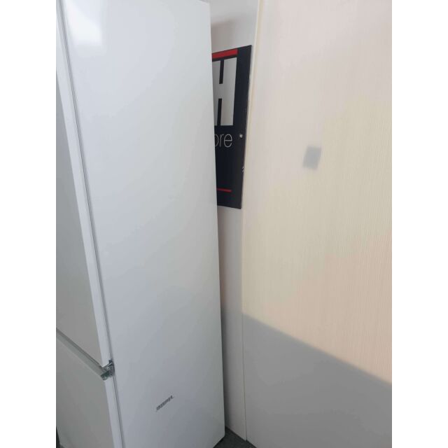 Smeg Uk UKC8173N1F 60Cm Integrated In Column Frost Free Fridge Freezer
