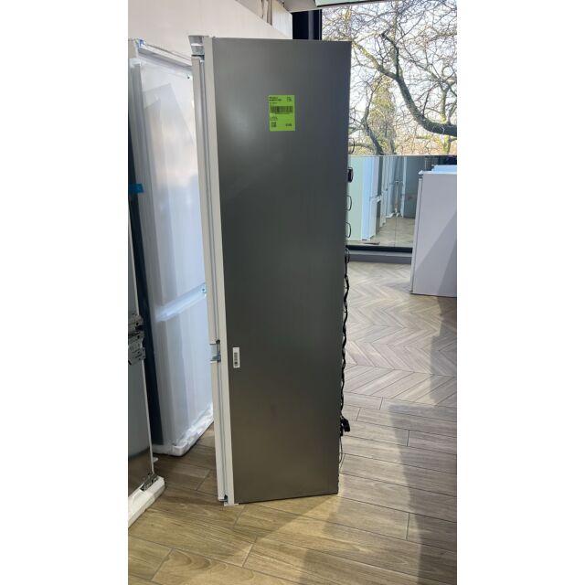 Whirlpool WHC18D041A1/M 70/30 Built In Static Fridge Freezer